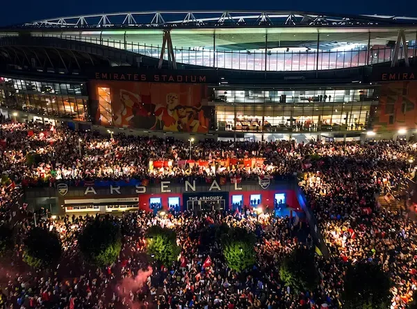 arsenal fan celebrations in london at night