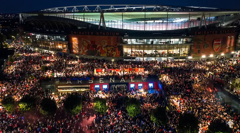 arsenal fan celebrations in london at night